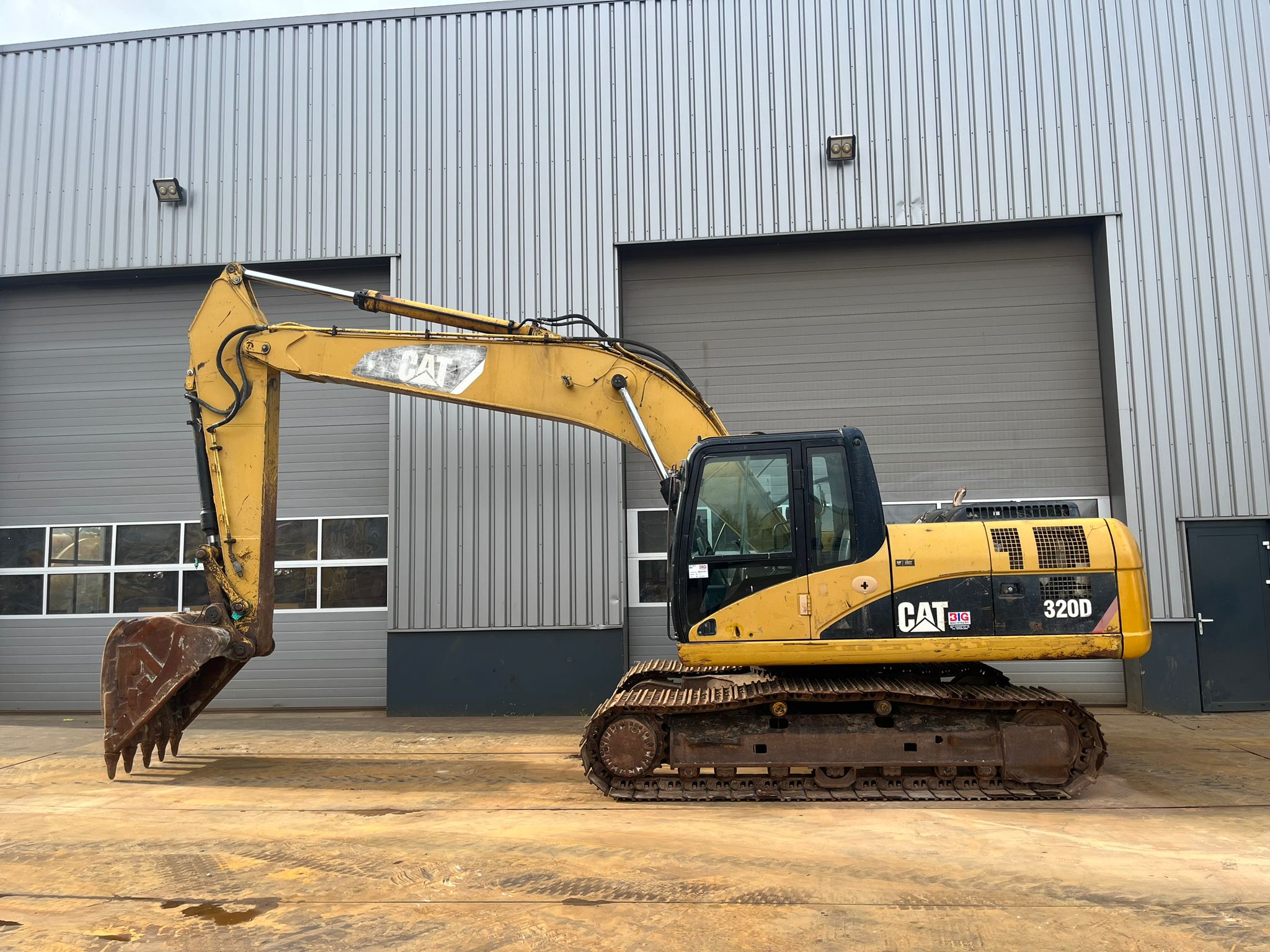 Caterpillar 320D - bucket with teeth - BIG Machinery