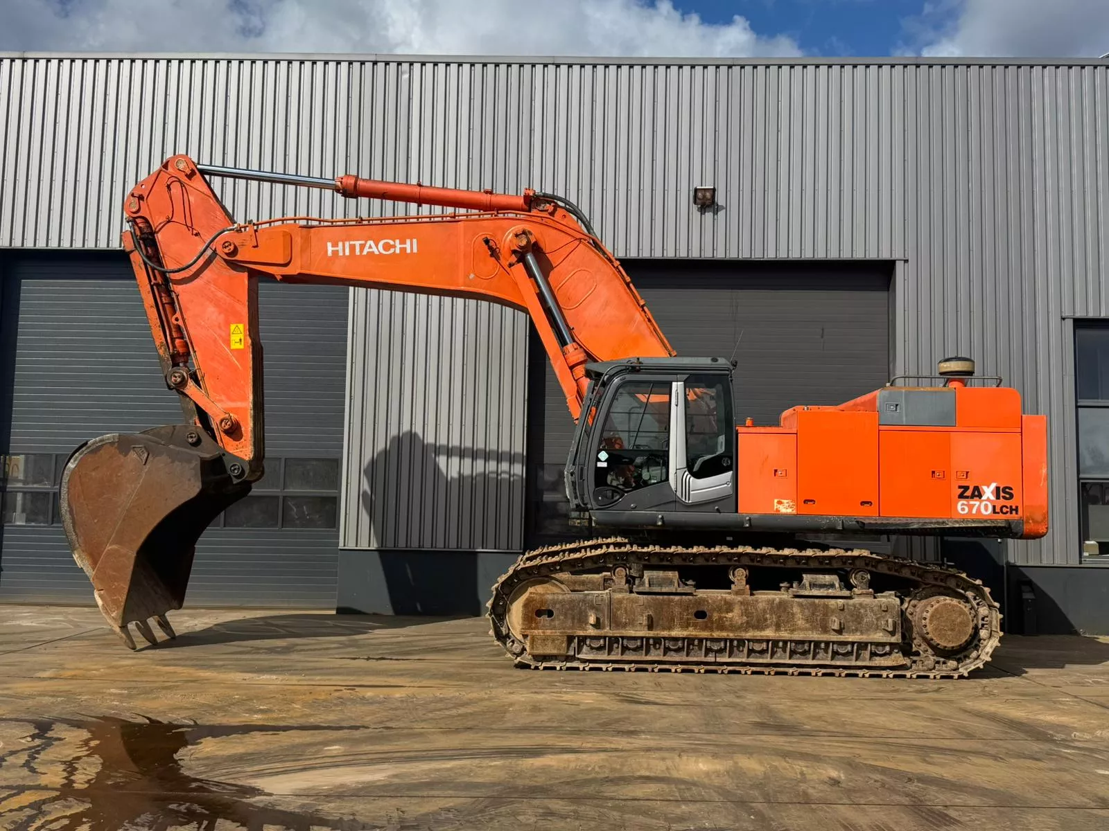 Hitachi ZX670LCH-3 - BIG Machinery