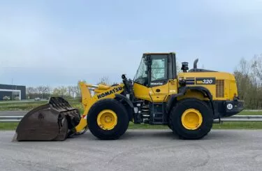 Komatsu WA320-8E0