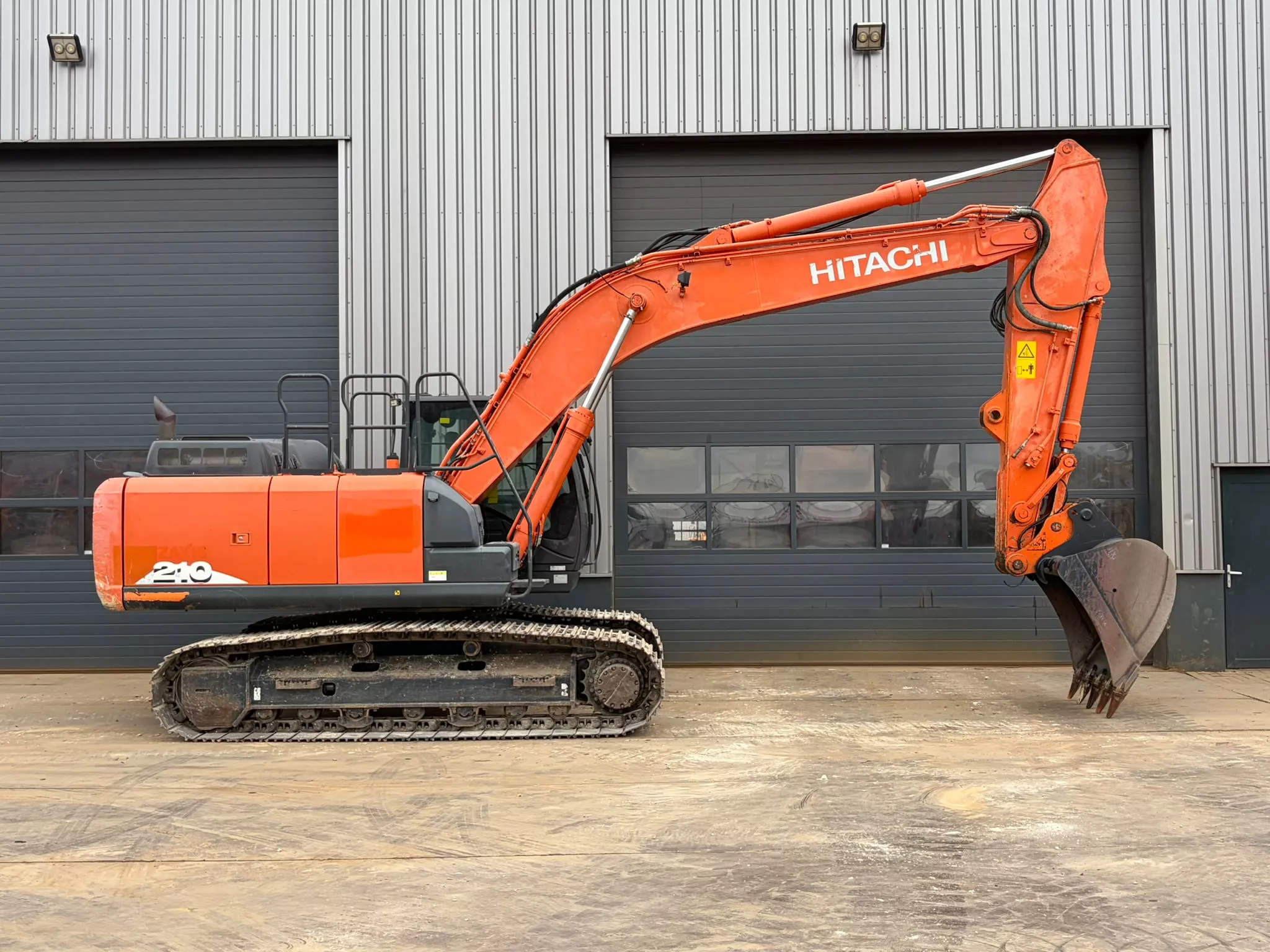 Hitachi ZX210-6 - BIG Machinery