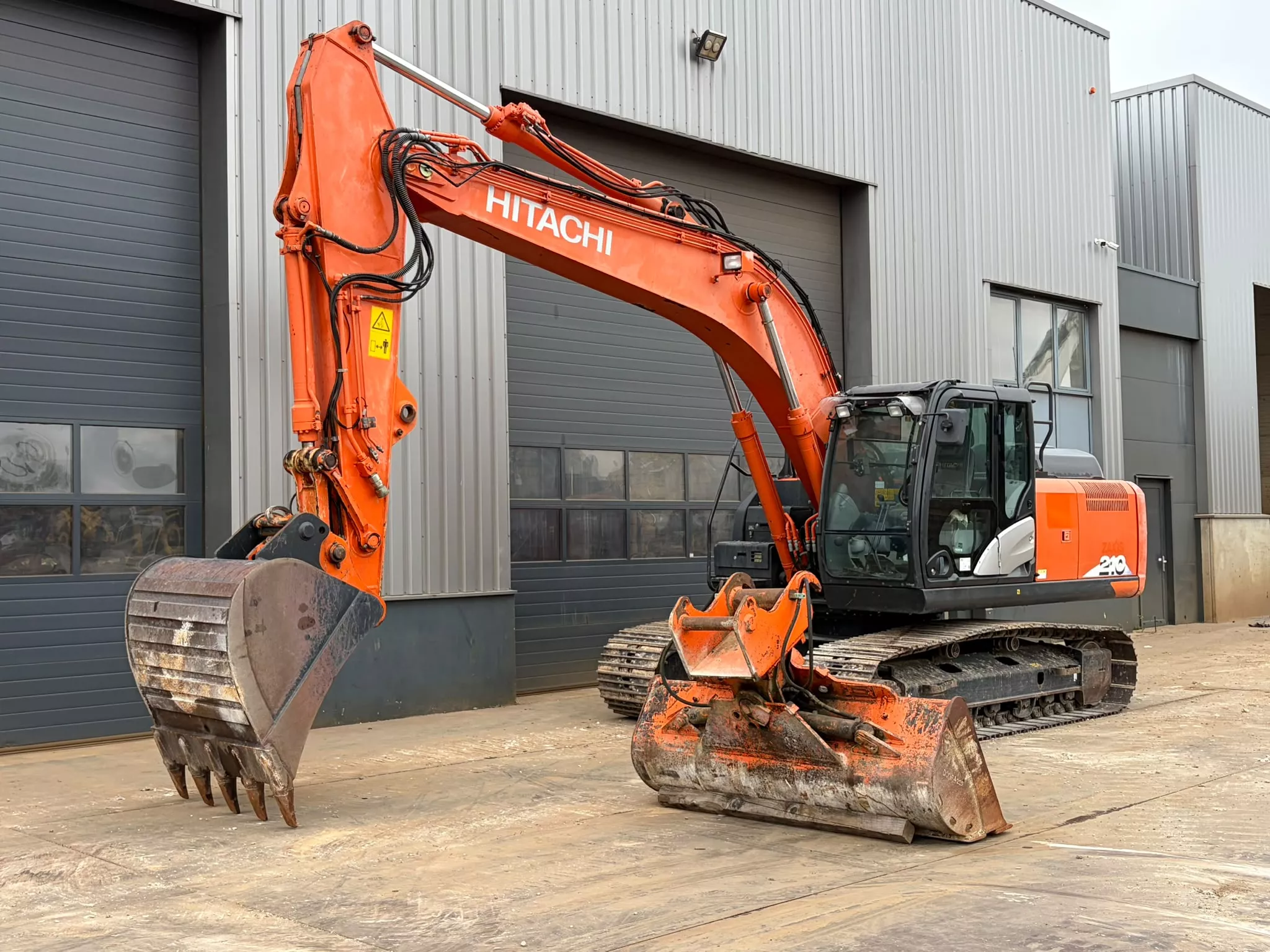 Hitachi ZX210-6 - BIG Machinery