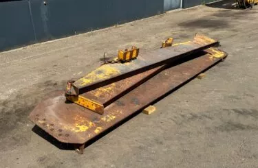 Caterpillar Tailgate  740
