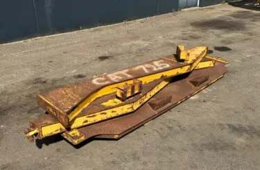 Caterpillar Tail gate 725